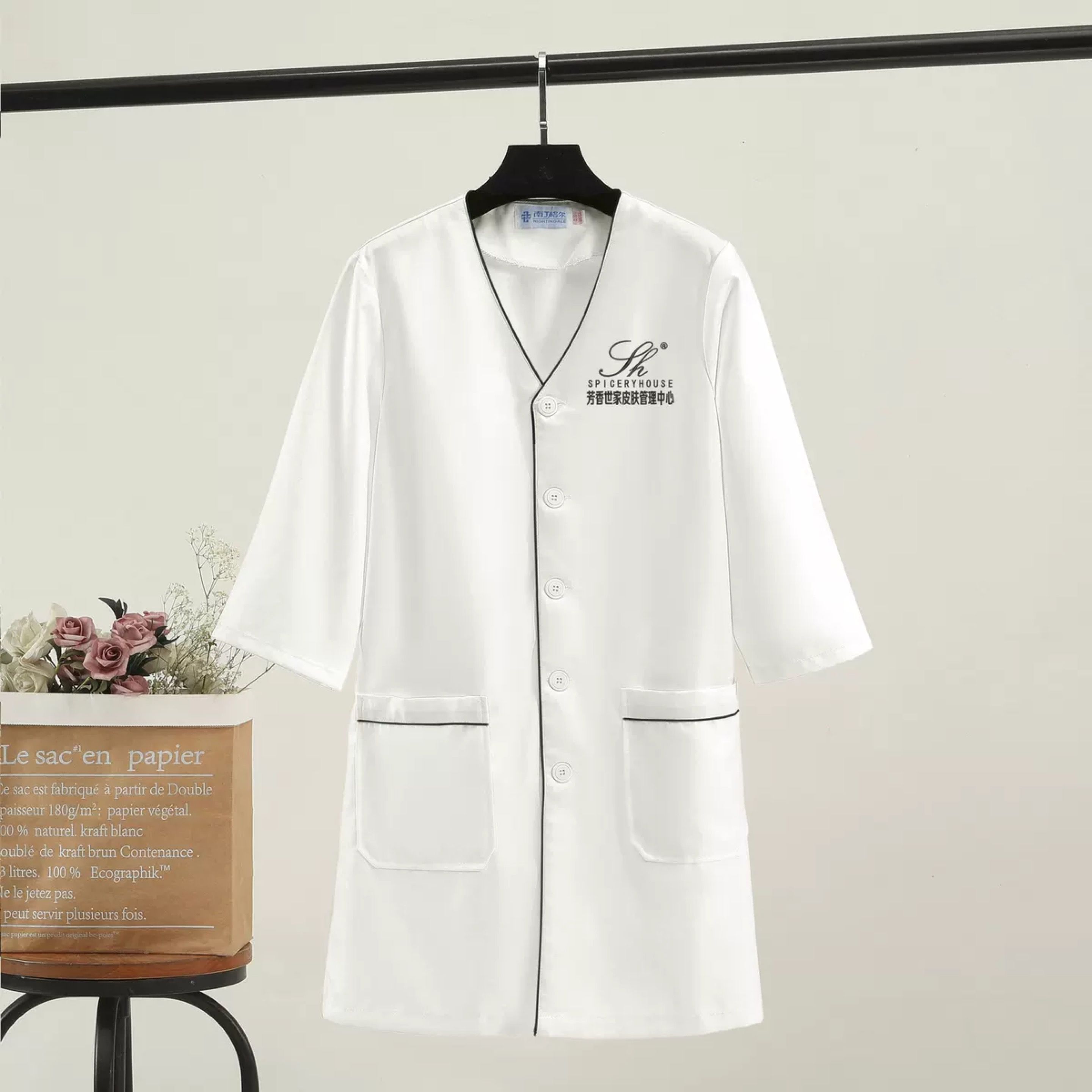 weiß plus Größe Salon Pflegekl – Medical Lab Logo Bewertung und Preis